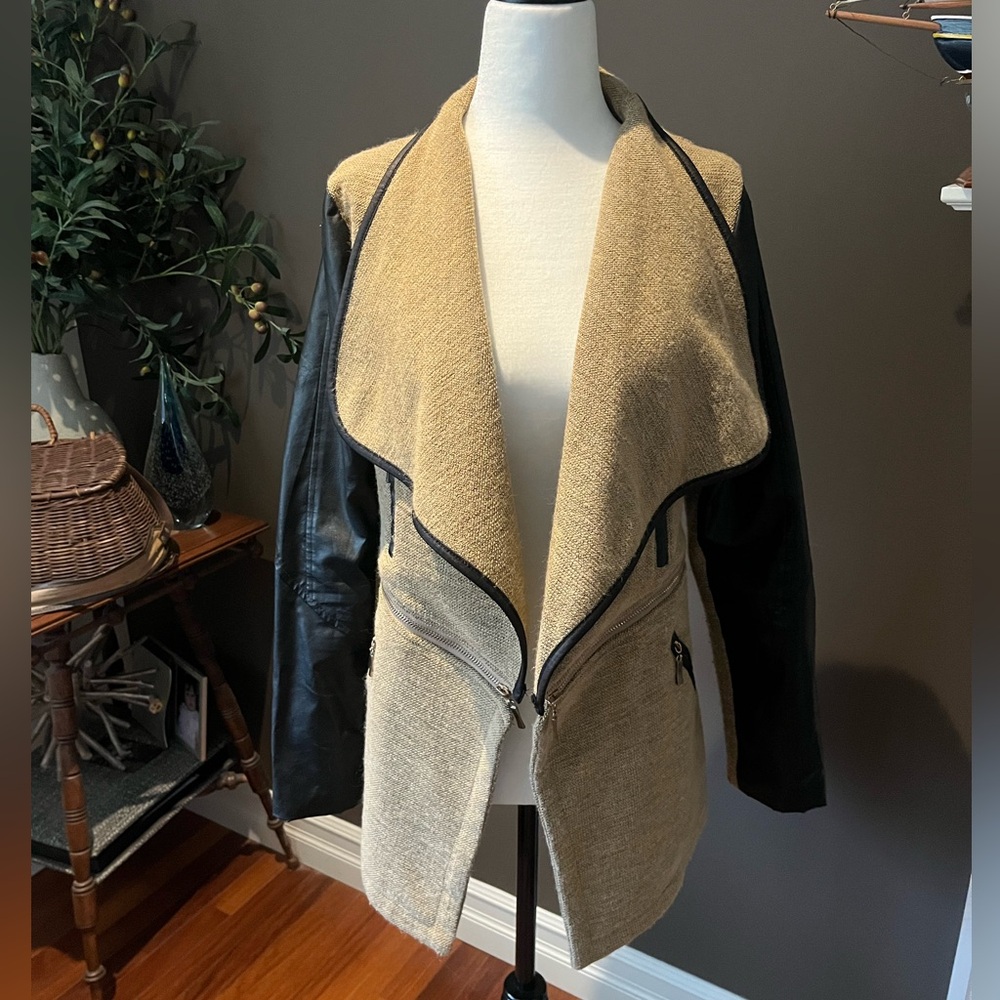 Women's Black and Tan Jacket